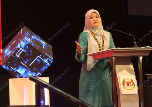 FADHLINA SIDEK