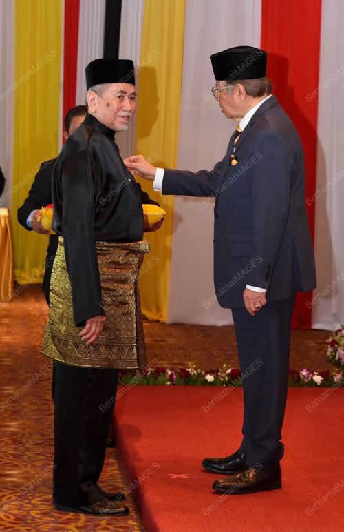 TAN SRI ABANG JOHARI TUN OPENG