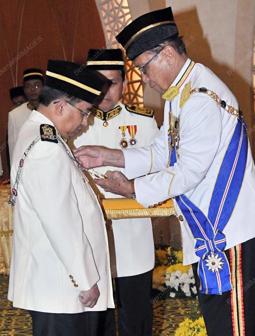 TUN ABANG MUHAMMAD SALAHUDDIN ABANG BARIENG