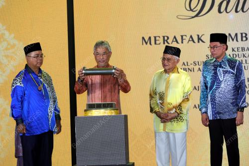 AL-SULTAN ABDULLAH RI'AYATUDDIN AL-MUSTAFA BILLAH SHAH