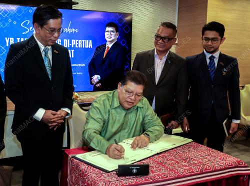 TAN SRI JOHARI ABDUL