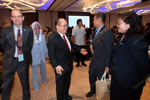DATUK AMAR DOUGLAS UGGAH EMBAS