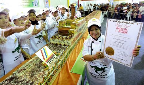 KEK LAPIS TERPANJANG