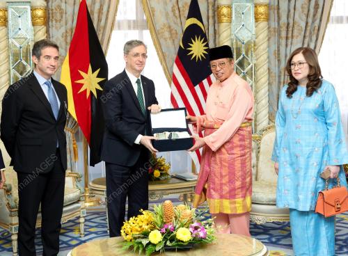 TAN SRI ABANG JOHARI TUN OPENG
