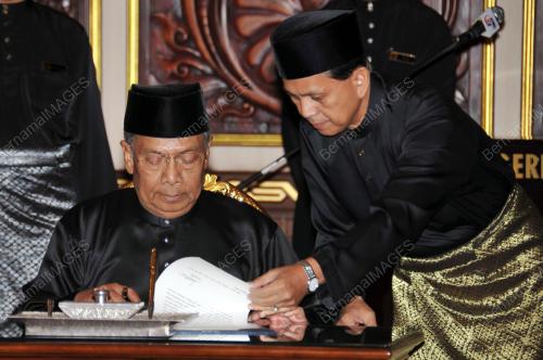 SK10_28022014_ANGKAT_SUMPAH