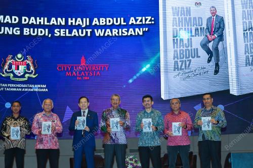 TAN SRI WAN AHMAD DAHLAN ABDUL AZIZ