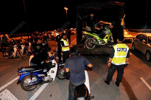 SK11_04112012_OPS_POLIS