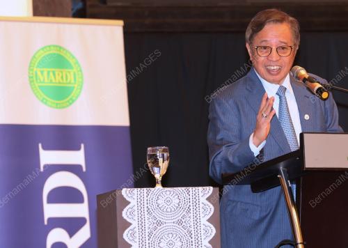 TAN SRI ABANG JOHARI TUN OPENG