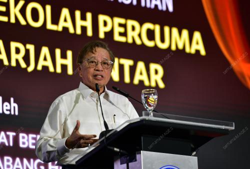 TAN SRI ABANG JOHARI TUN OPENG