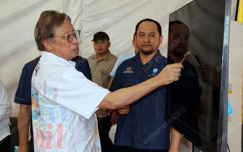 TAN SRI ABANG JOHARI TUN OPENG