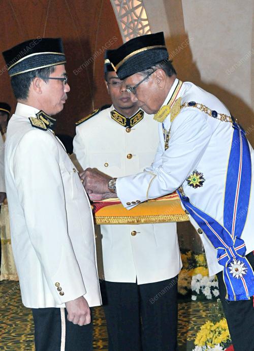 TUN ABANG MUHAMMAD SALAHUDDIN ABANG BARIENG