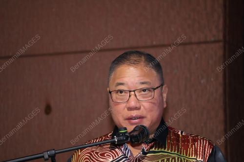 DATUK SERI TIONG KING SING