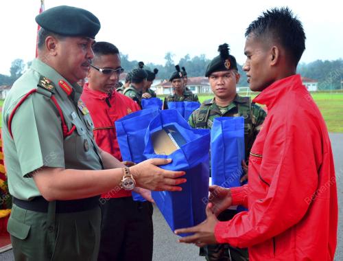 SK11_23042014_SERAH_BENDERA