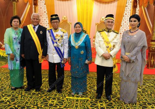 TUN ABANG MUHAMMAD SALAHUDDIN