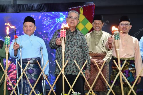 DATUK AARON AGO DAGANG