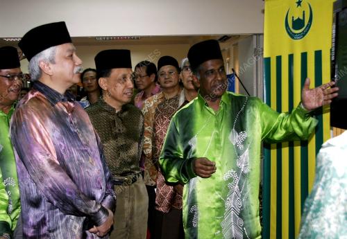 MUHRIZ TUANKU MUNAWIR