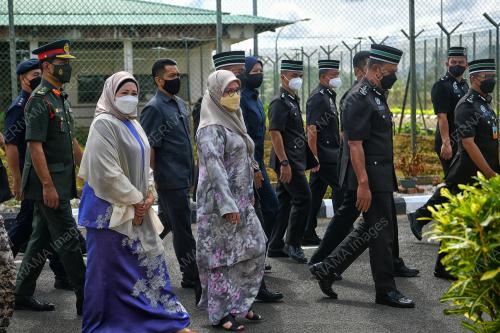 RAJA PERMAISURI AGONG TUNKU HAJAH AZIZAH AMINAH MAIMUNAH ISKANDARIAH