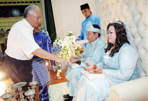 MOHD NAJIB TUN ABDUL RAZAK