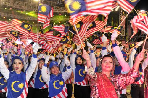 SK12_10082015_BENDERA