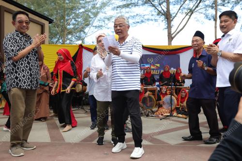 AL-SULTAN ABDULLAH RI'AYATUDDIN AL-MUSTAFA BILLAH SHAH