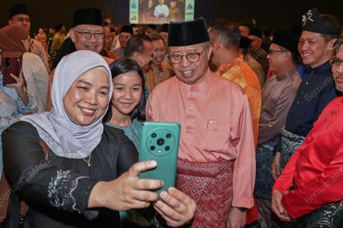 TAN SRI ABANG JOHARI TUN OPENG
