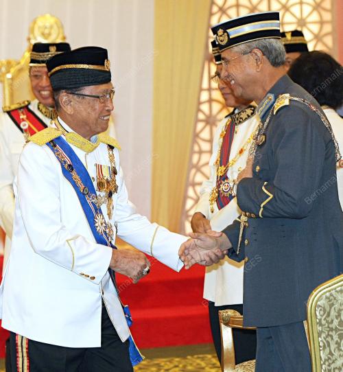 TUN ABANG MUHAMMAD SALAHUDDIN ABANG BARIENG