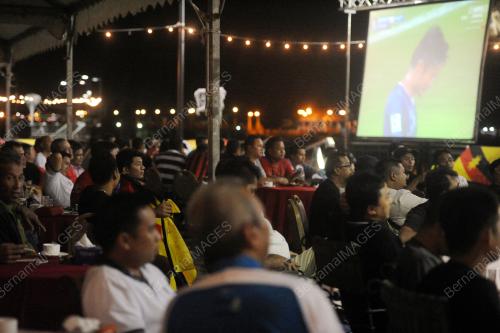 SK12_19102013_GELISAH_BOLA_5