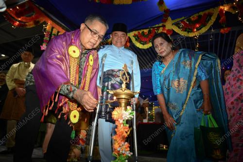 DATUK AARON AGO DAGANG