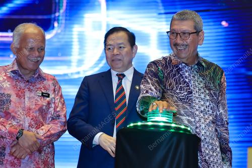 TAN SRI WAN AHMAD DAHLAN ABDUL AZIZ