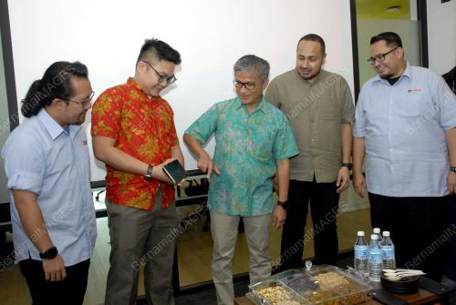 ANNUAR RAPAEE