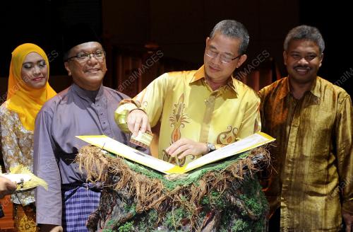 SK13_14042014_ANUGERAH_MAPU