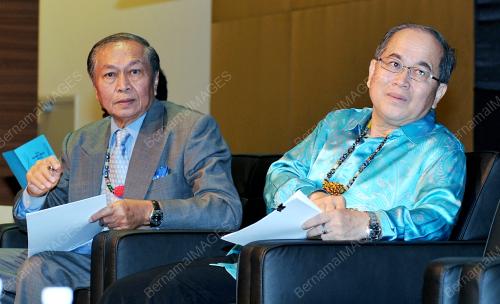 DATUK SERI DOUGLAS UNGGAH EMBAS