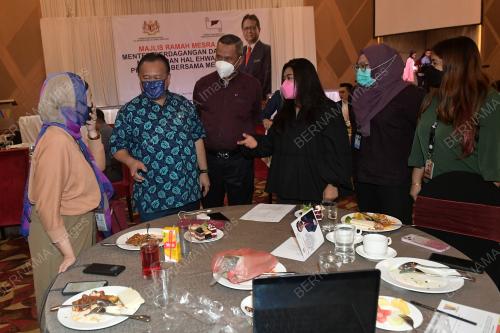 DATUK SERI ALEXANDER NANTA LINGGI