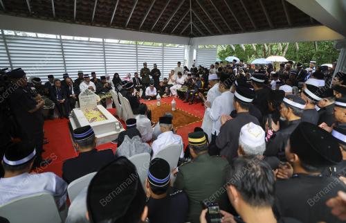 ALLAHYARHAM TUN ABDUL TAIB MAHMUD