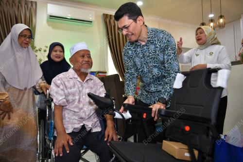 DATUK DR MOHD BAKHARI ISMAIL
