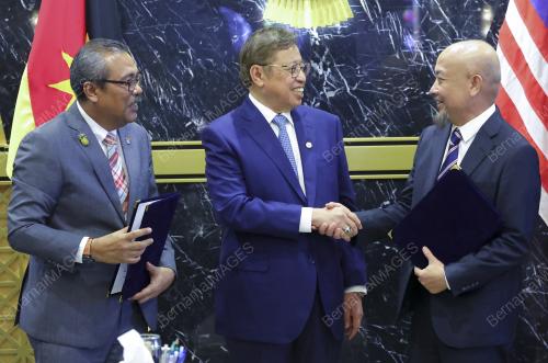 TAN SRI ABANG JOHARI TUN OPENG