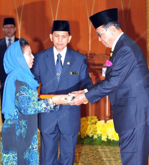 ISTIADAT ANGKAT SUMPAH PELANTIKAN MENTERI-MENTERI MUDA