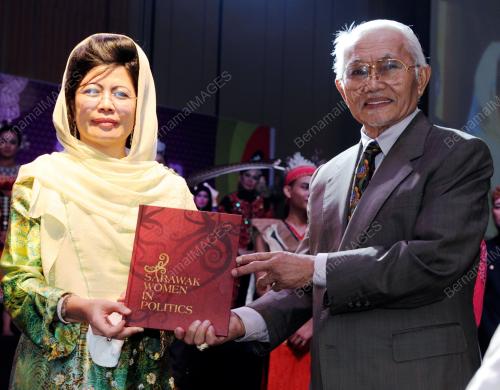 SK13_31102012_HARI_WANITA