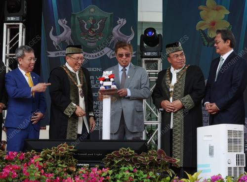 TAN SRI ABANG JOHARI TUN OPENG