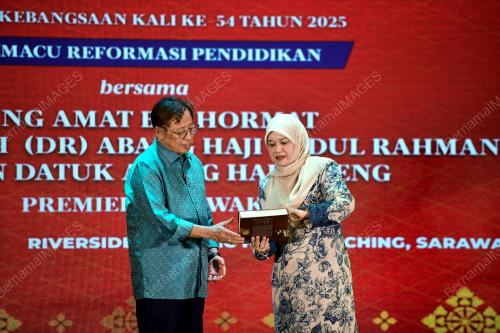 FADHLINA SIDEK