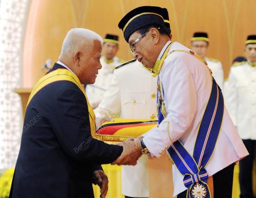 TUN ABANG MUHAMMAD SALAHUDDIN