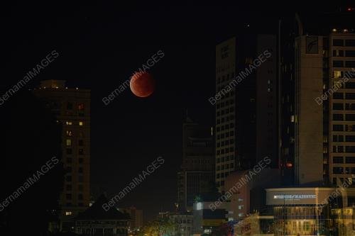 FENOMENA GERHANA BULAN PENUH