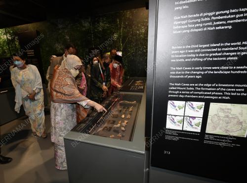 TUANKU HAJAH AZIZAH AMINAH ISKANDARIAH