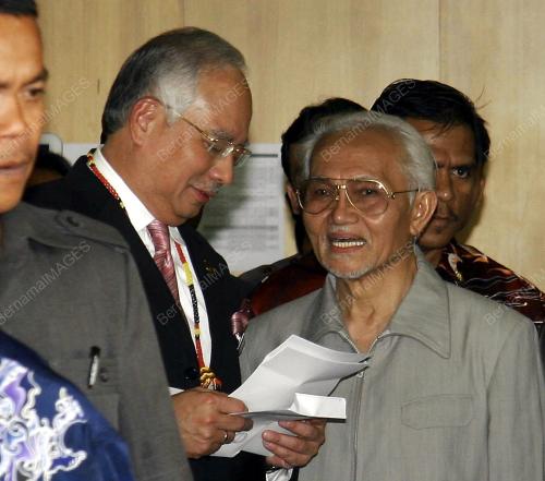 MOHD NAJIB TUN ABDUL RAZAK