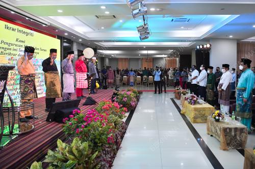 TAN SRI ABANG JOHARI TUN OPENG