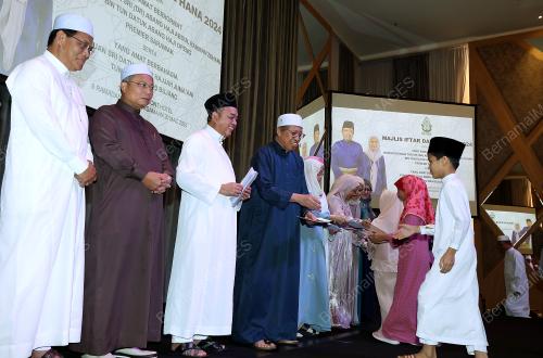 TAN SRI ABANG JOHARI TUN OPENG