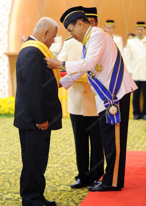 TUN ABANG MUHAMMAD SALAHUDDIN
