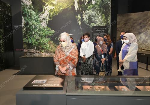 TUANKU HAJAH AZIZAH AMINAH ISKANDARIAH