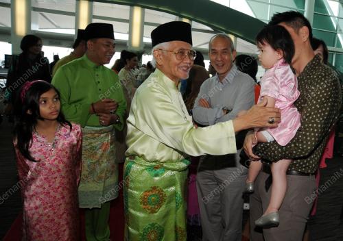 SK16_19082012_RUMAH_TERBUKA