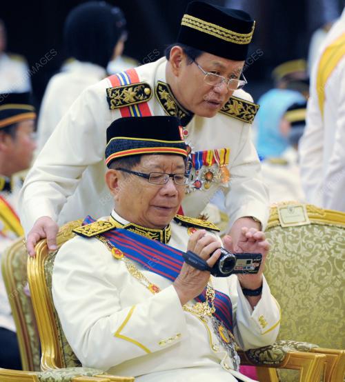 TUN ABANG MUHAMMAD SALAHUDDIN